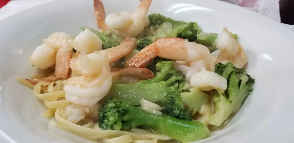 Garlic Shrimp with Broccoli over Linguine